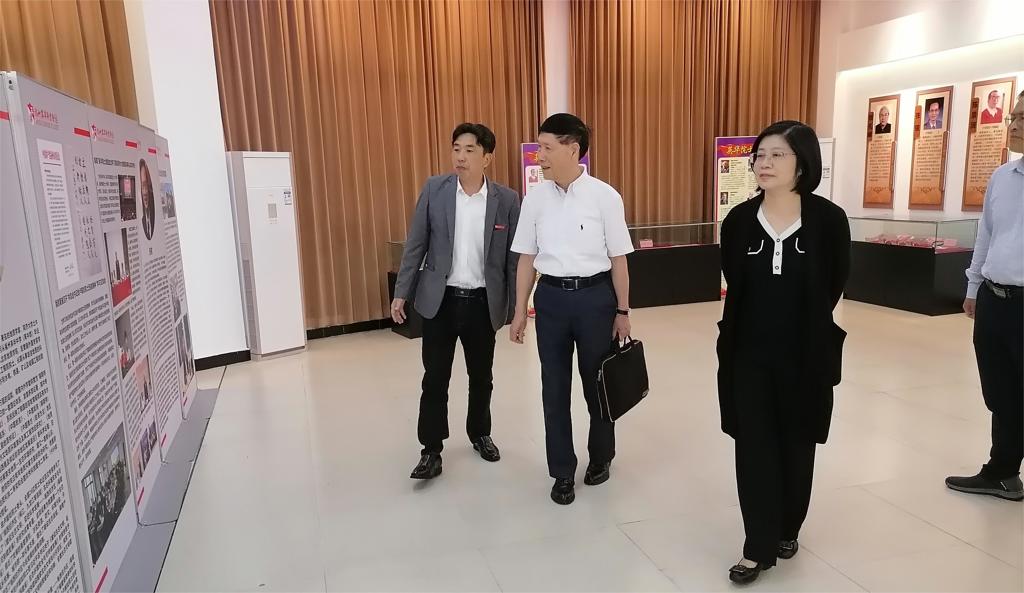 孫芳仲教授與江瀾董事長.jpg